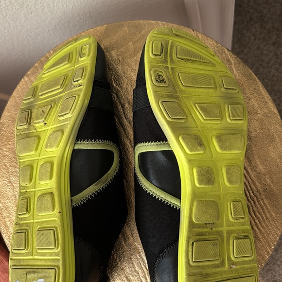 Coach Denver black/lime green
Neoprene running Sneakers Size 8.5 women’s - Picture 9 of 9